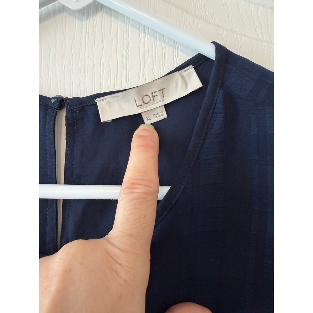 LOFT Navy Sheer Plaid Sleeveless Blouse Pleated Yoke Tank Top-Women's Size XL - Picture 5 of 6